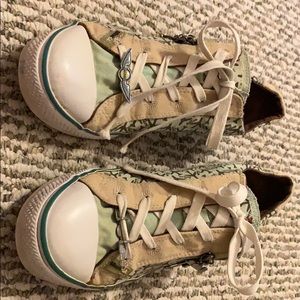 Kitson airplane shoes